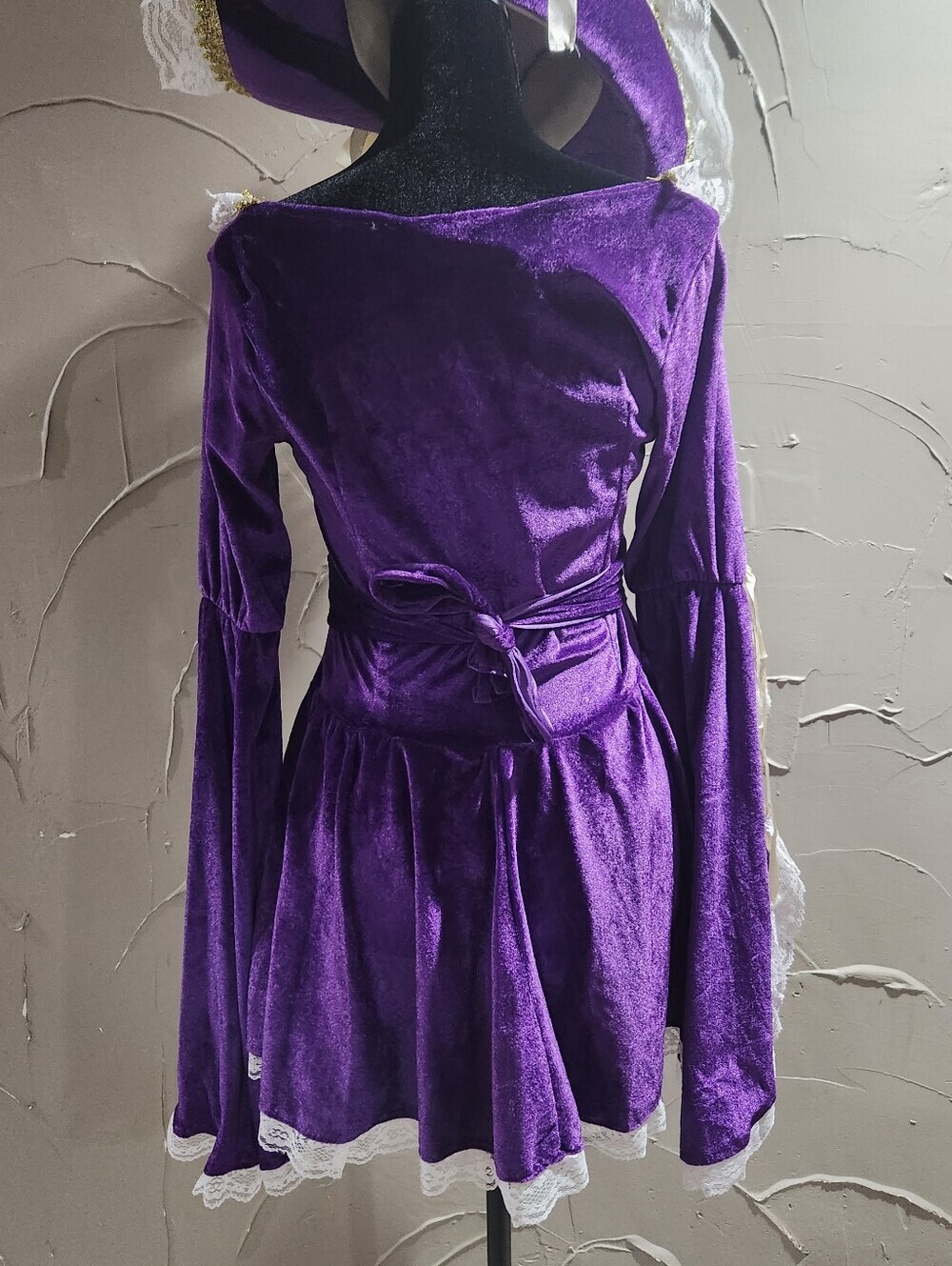 Spirit Halloween Beautiful purple pirate costume dress size S/M 4 pcs - Picture 9 of 10
